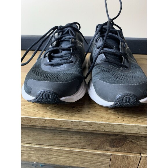 Lululemon Sneakers Women Sz 8.5 Black White Blissfeel Run 2 Running Lace Up READ - Picture 3 of 10